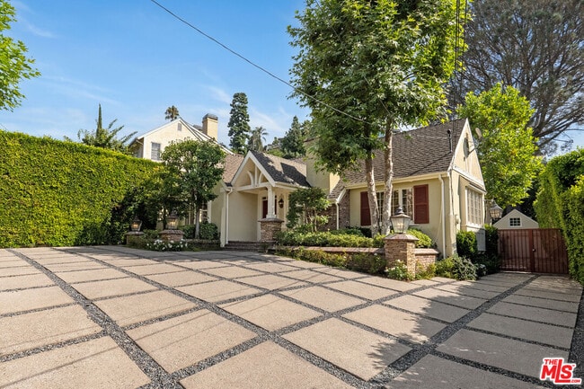 Photo - 1240 N Doheny Dr
