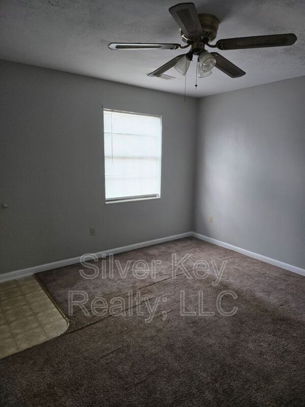 Photo - 823 Englewood Rd