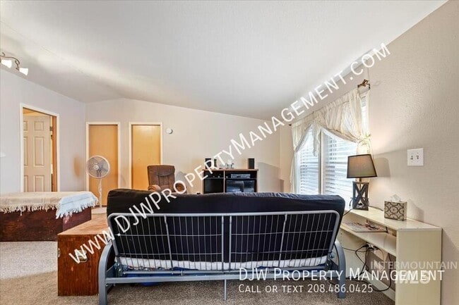 Photo - 3320 Airport Rd