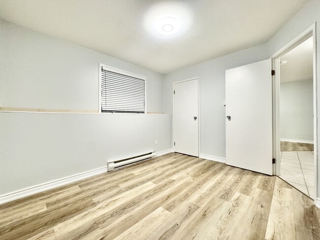 Photo - 15 Ormond St S Unit 4