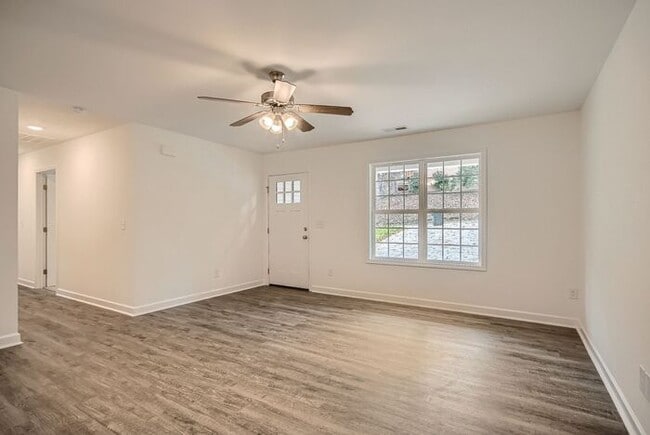 Photo - Like new house in nice Concord location!!