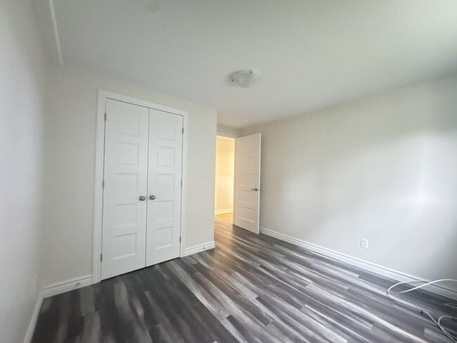 Photo - 668 Lalonde St Unit 2 (668 side) lower