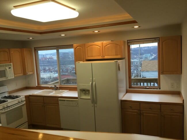 Building Photo - 2309 Wellington St Rental