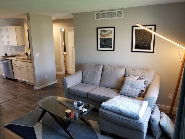 Photo - 2550 Greenwood Dr