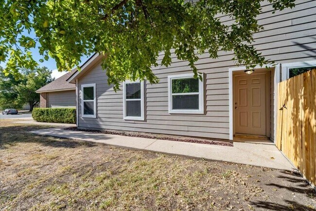 Photo - 13300 Cowdray Park