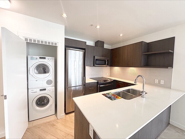 Building Photo - Aquilini Centre West - 2119 Unit 2119