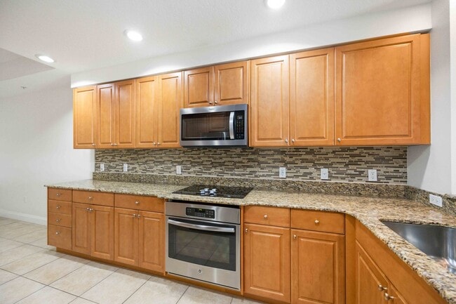 Photo - Gorgeous 2/2 + Den at Laguna in Riviera Dunes! Unit 302