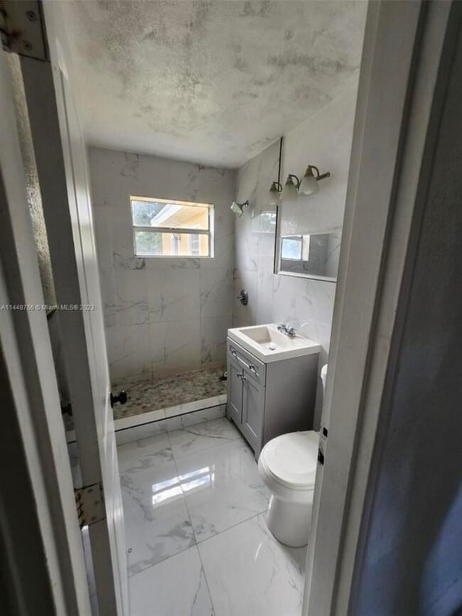 Photo - 1420 N 70th Ave