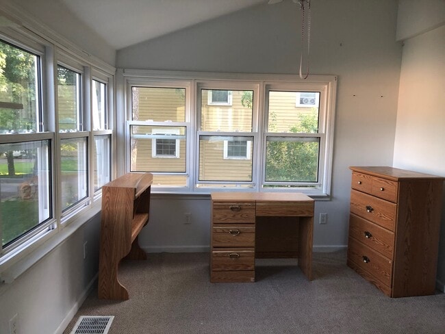 Photo - 68 2nd St