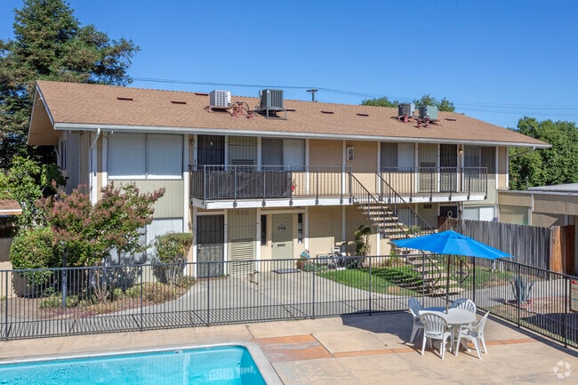 Building - North Fruit Apartments