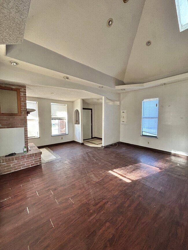 Photo - 1815 W 11th St