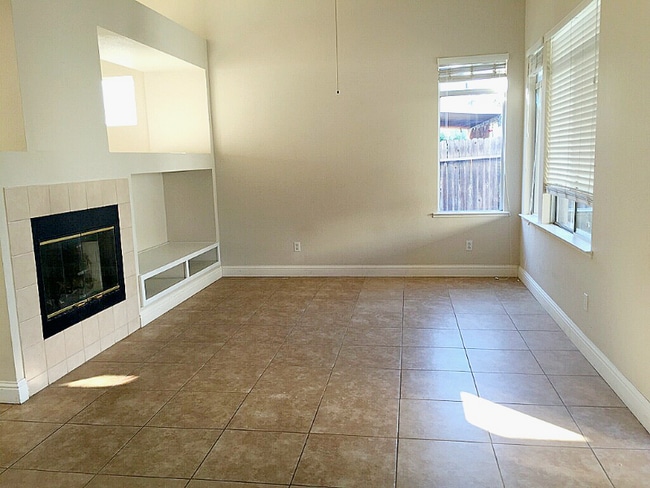 Photo - 1073 Barnes Cir