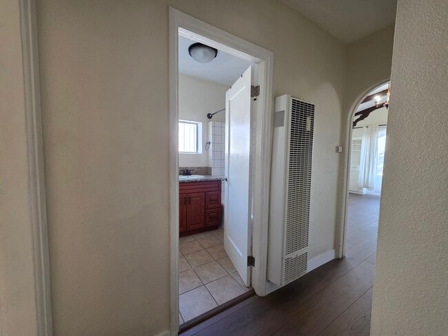 Hall that connects Livingroom, Bathroom, Kitchen & Bedrooms, working heater - 130 E Colden Ave