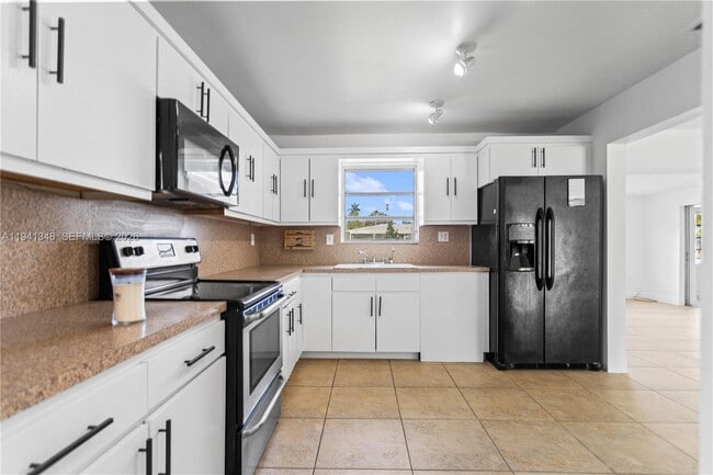 Photo - 3253 Pierce St