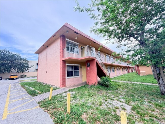 Building Photo - 101 NE 41st St Unit B35