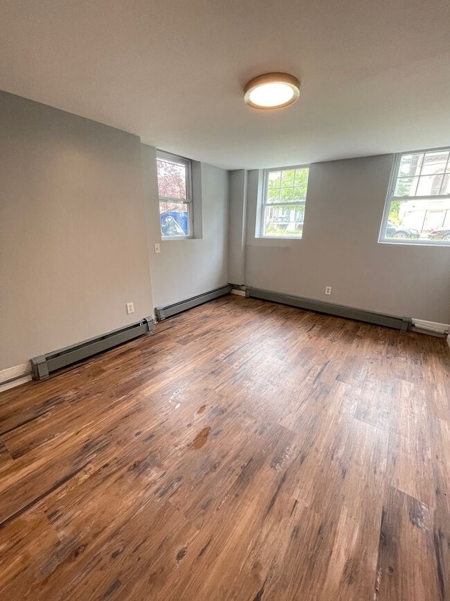 Building Photo - 170 Grand St Unit 1