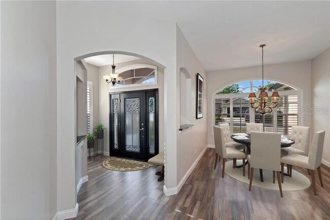 Photo - 2652 Queen Mary Pl