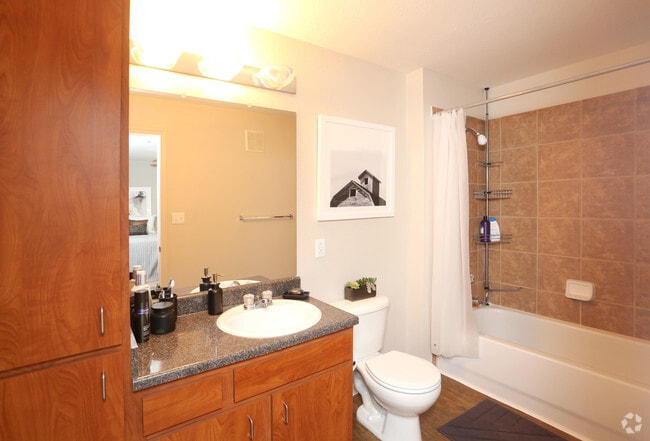 3BR 3BA (Town House)- Bathroom