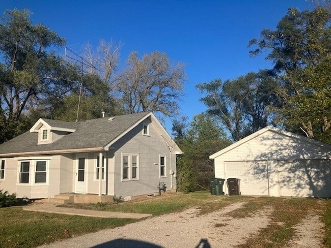 Photo - Updated 3 Bedroom - 1 Bath House in Twin L...