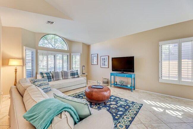 Photo - 253 E Vaughn Ave Unit ID1386143P