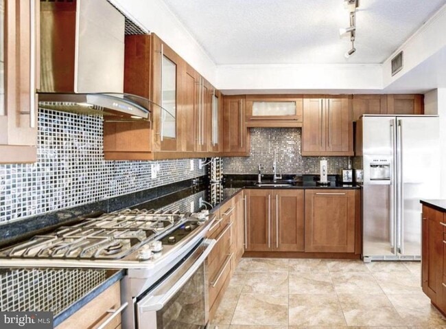 Photo - 1300 Army Navy Dr Unit 922