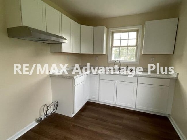 Photo - 208 Front St