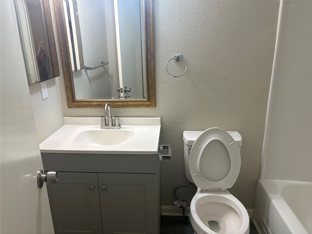 Photo - 5650 Birchmont Dr Unit B