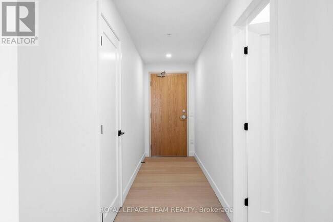 Photo - 398 Roosevelt Ave