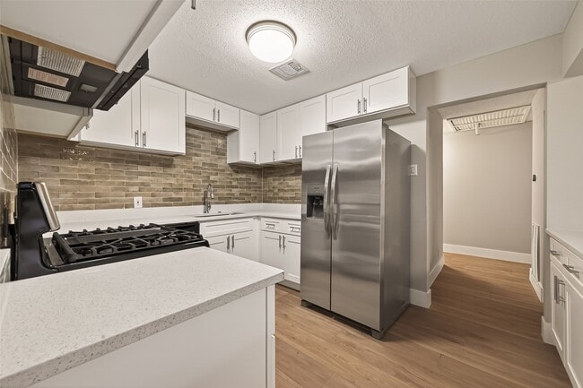 Photo - 5833 Southlea St