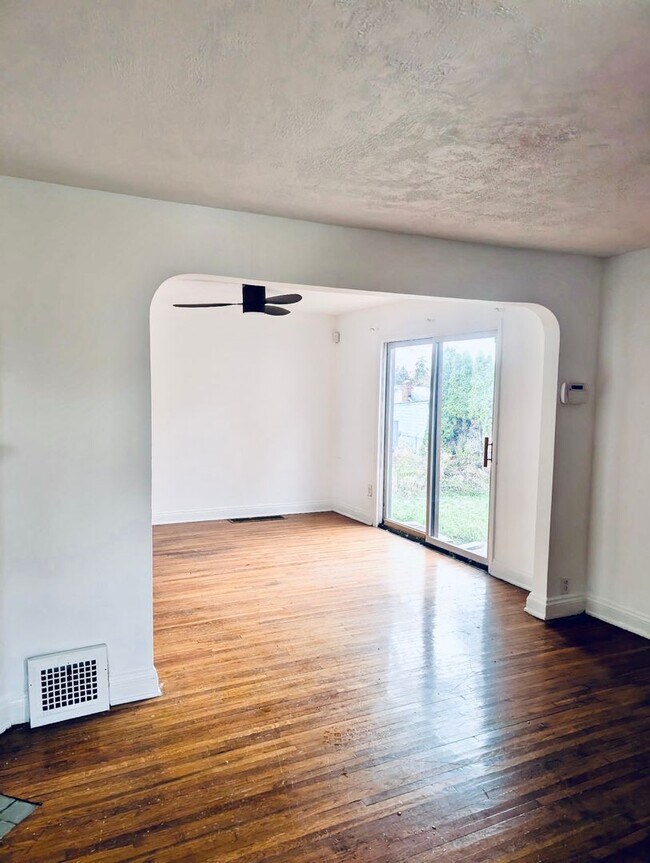 Photo - A charming 3-bedroom, 1-bathroom in Maple Heights Unit Front
