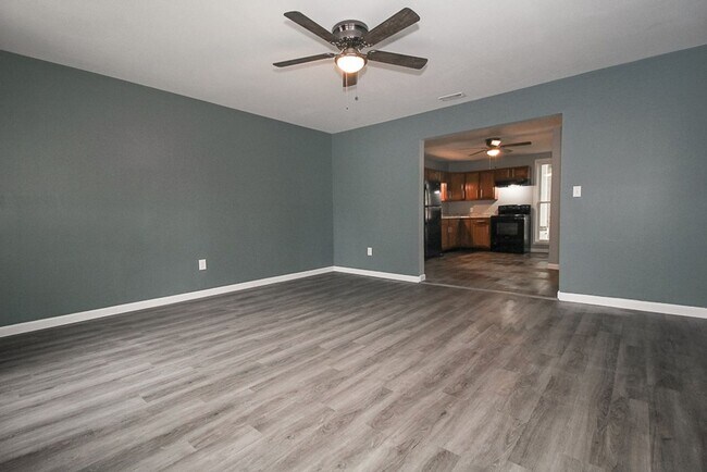 Photo - FRONT ST Unidad DOWN