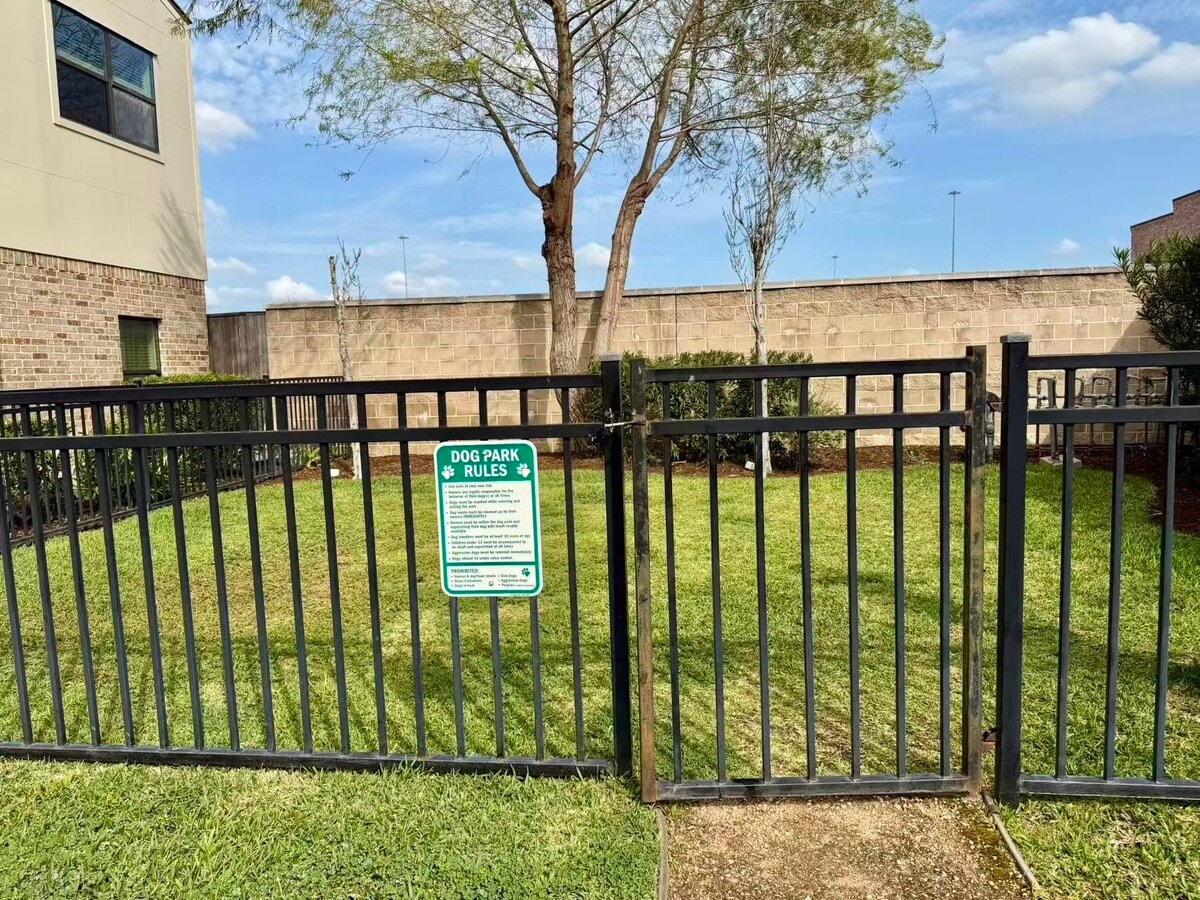 Photo - 1254 N Post Oak Rd