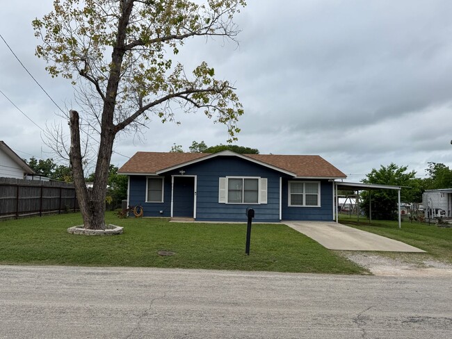 Building Photo - 3 Bedroom Home With Large Fenced In Yard