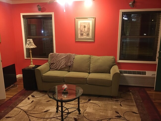 Pull-out couch / bed - 2077 Davie Ave Unit 1