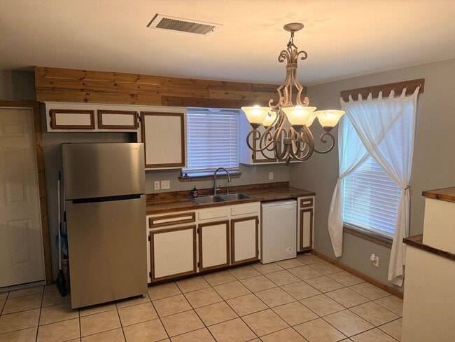 Photo - 663 Duke Ave