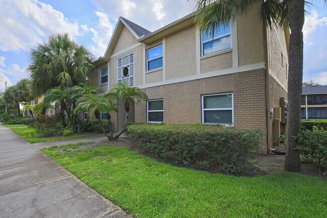 Building Photo - Modern 2/2 Condo in Hawthorne Village - Or...