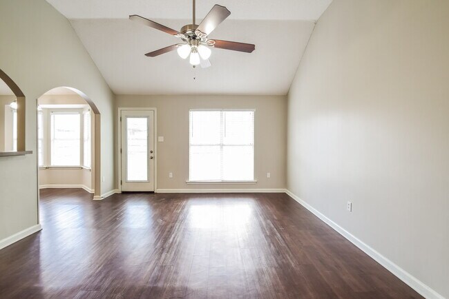 Photo - 10909 Lexington Dr