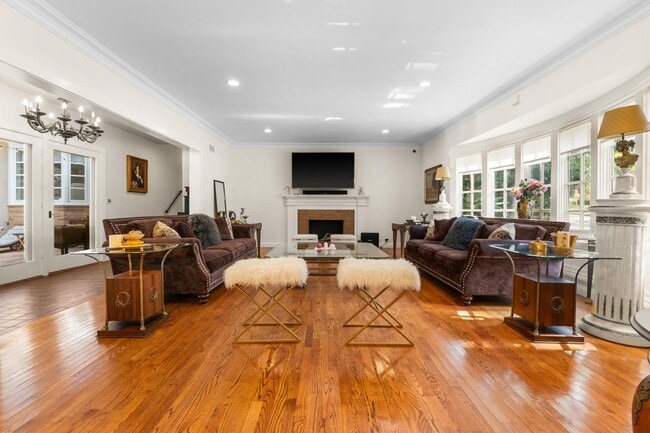Photo - 1165 Coldwater Canyon Dr