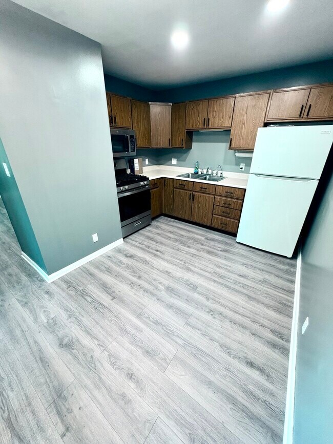 Photo - 2350 Carnation Dr Unit 4