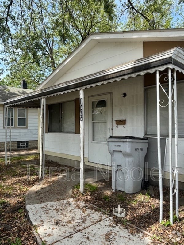 Building Photo - 1737 E Jarvis Ave Rental