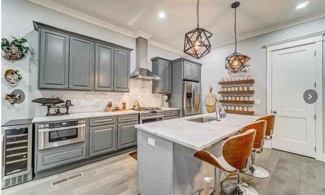 Photo - 830 Grove Bnd