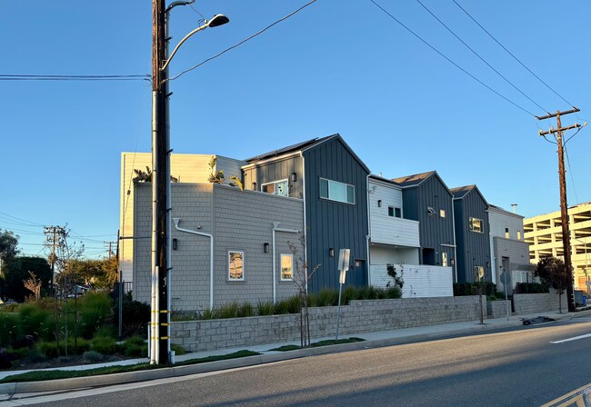 Building Photo - Grant Avenue A Unit A