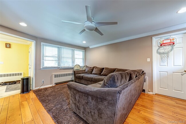 37 Buckingham Dr