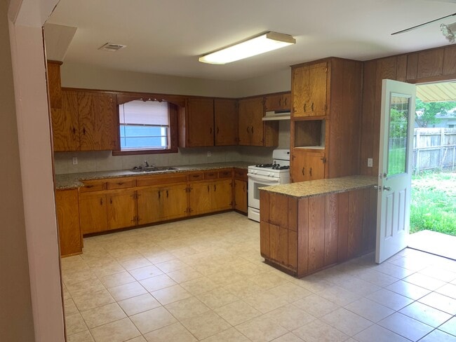 Photo - 406 Turner St