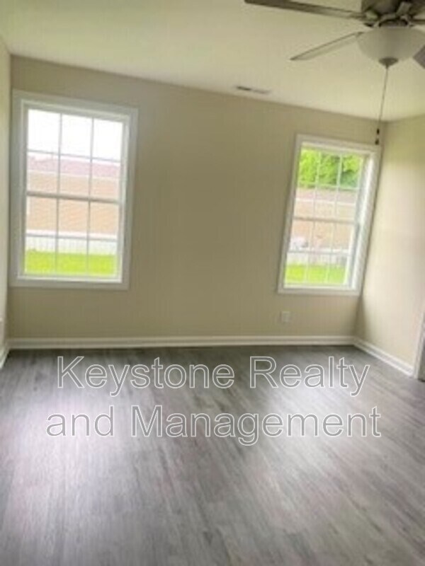 Photo - 129 Mace Ln