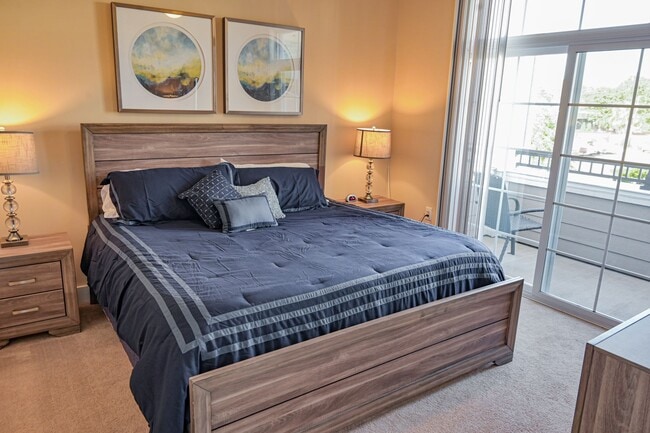 2BR, 2BA - 1248SF Palmetto- Master Bedroom