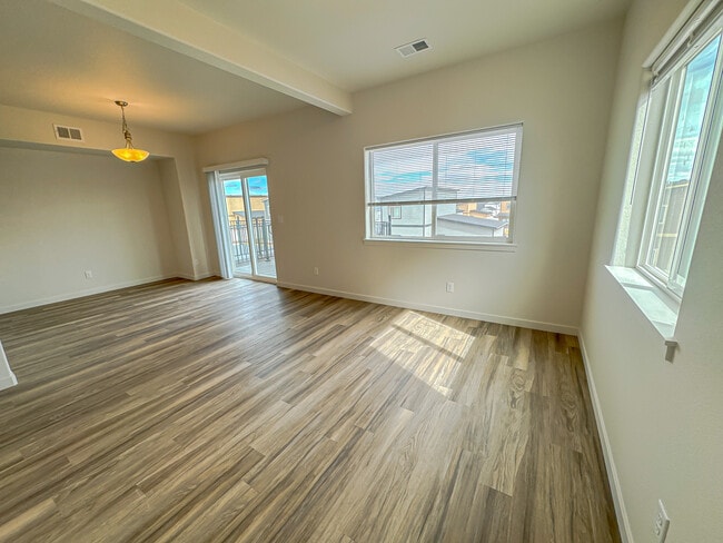 Photo - 1633 Elsie Jean Trl