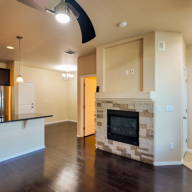 Chimenea - 5234 Prominence Pt Unidad 5234