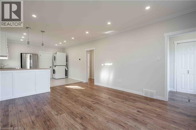 Photo - 204 Glow Ave