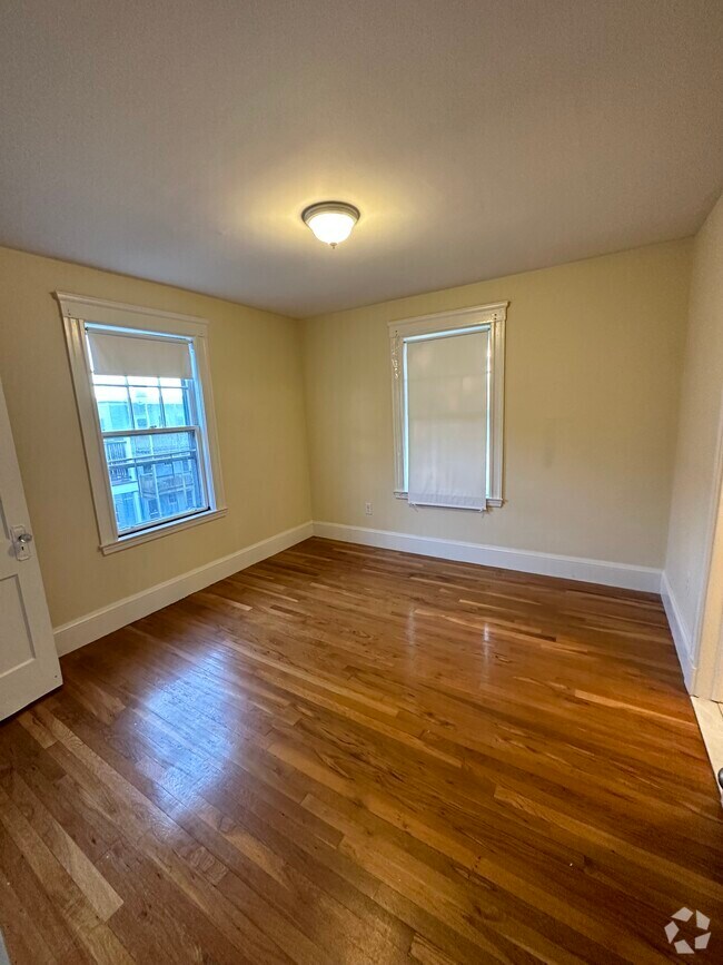 Building Photo - 7 Stedman St Unit 3 Rental
